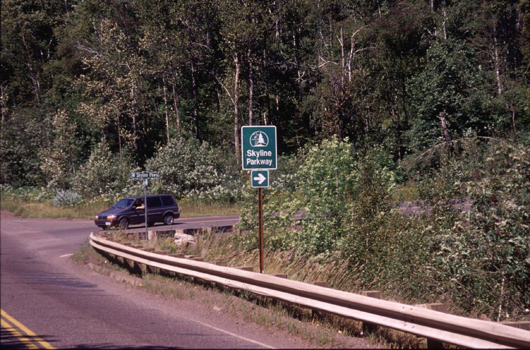 Skyline parkway sign